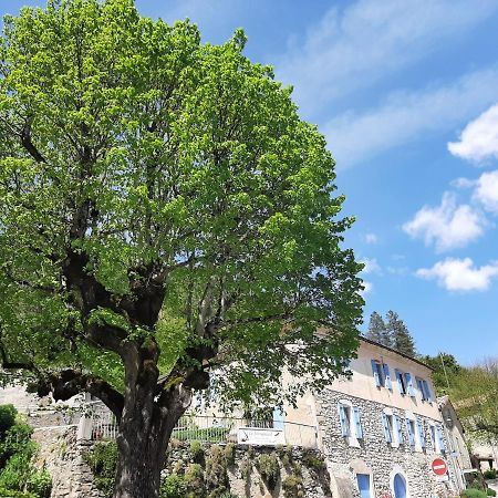 Le Sareymond Bed & Breakfast Menée Eksteriør bilde