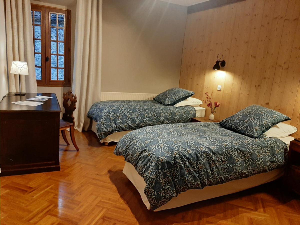 Le Sareymond Bed & Breakfast Menée Eksteriør bilde