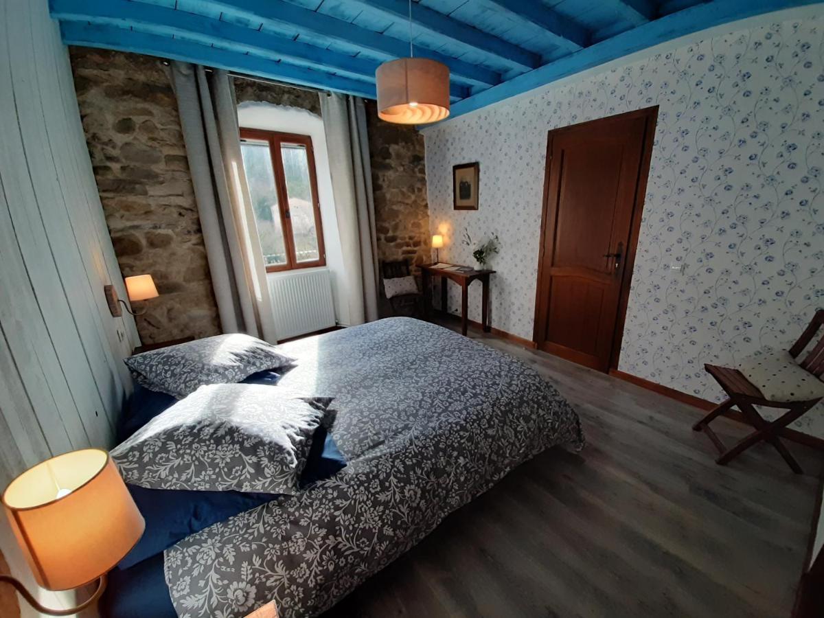Le Sareymond Bed & Breakfast Menée Eksteriør bilde
