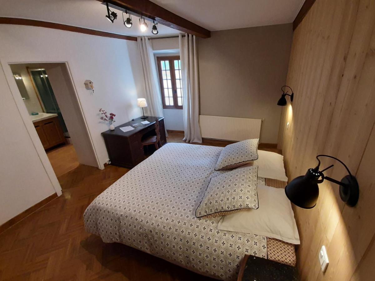 Le Sareymond Bed & Breakfast Menée Eksteriør bilde