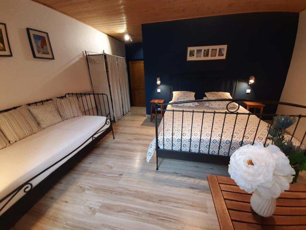 Le Sareymond Bed & Breakfast Menée Eksteriør bilde