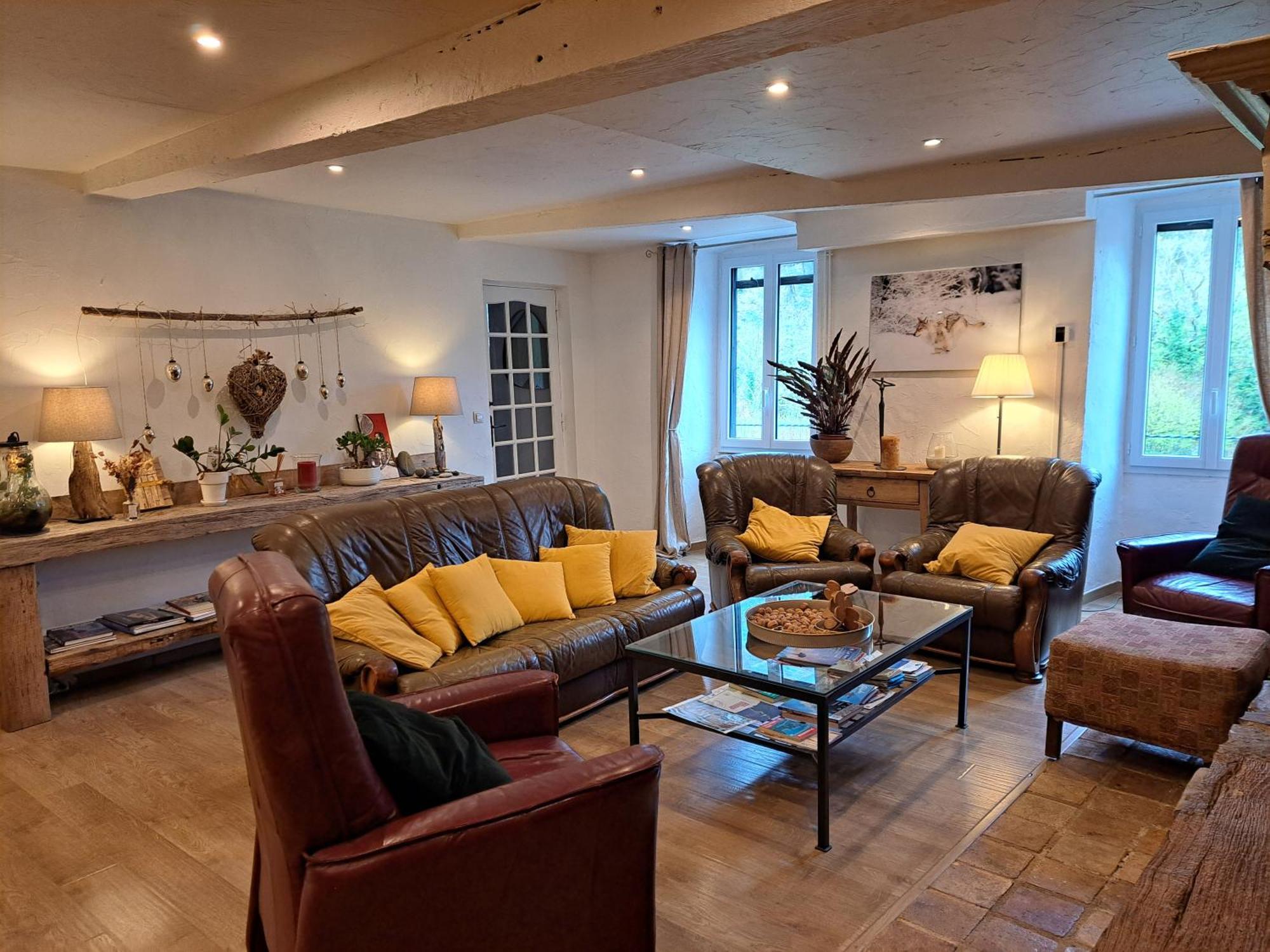 Le Sareymond Bed & Breakfast Menée Eksteriør bilde